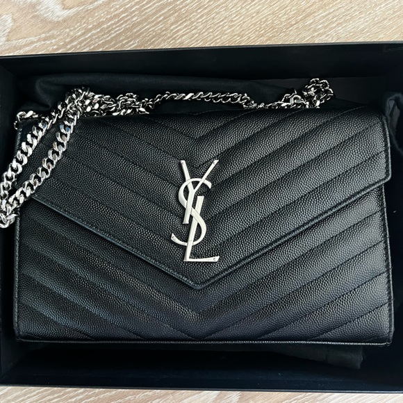 Saint Laurent wallet on chain - Picture 1 of 8